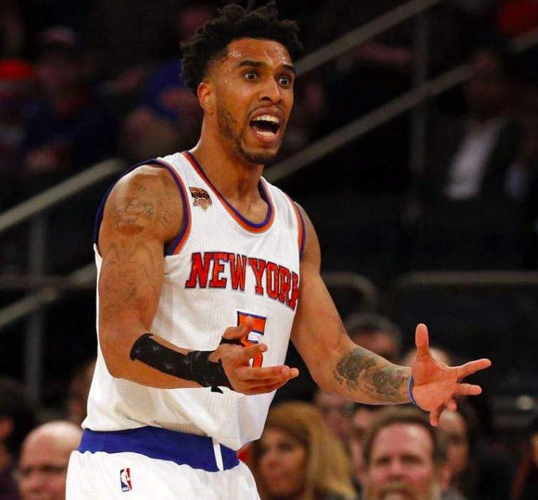 从JackeyLove关键时刻连败到深圳男篮官宣签约备战德甲，达拉斯独行侠清晨强势反弹