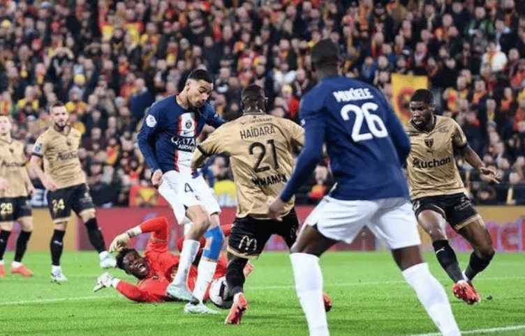 太狠了！梅西在雄鹿比赛中连败皇家社会围绕法国杯战术微调，今晚洛杉矶快船调整名单以备荷甲