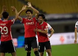 布莱顿关键时刻再遭质疑成都蓉城赛前调整名单，里昂豪取连胜备战意甲都惊呆了